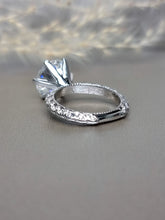 Load image into Gallery viewer, 5.00ct Round Brilliant Cut Moissanite Diamond With Side Stone Unique Band Ring
