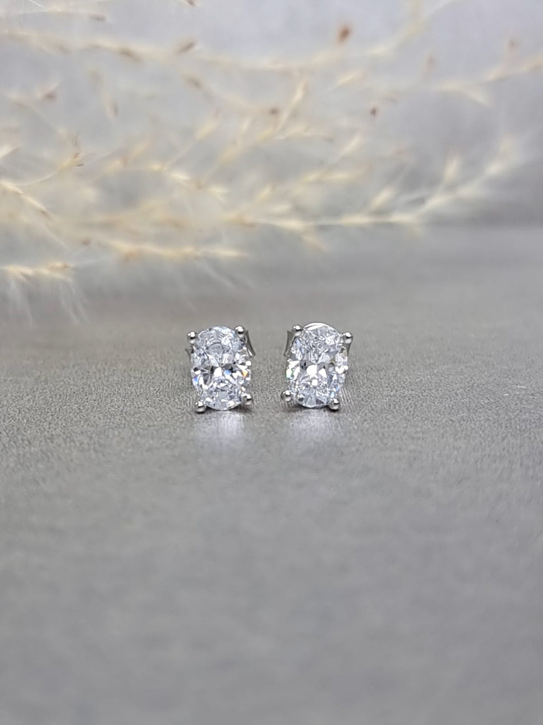 1.00ct/Ea Oval Shape Colorless Diamond Simulant Earring